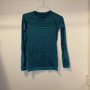 Lululemon workout long sleeve shirt